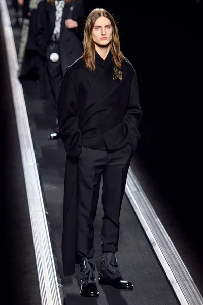 Look 15
